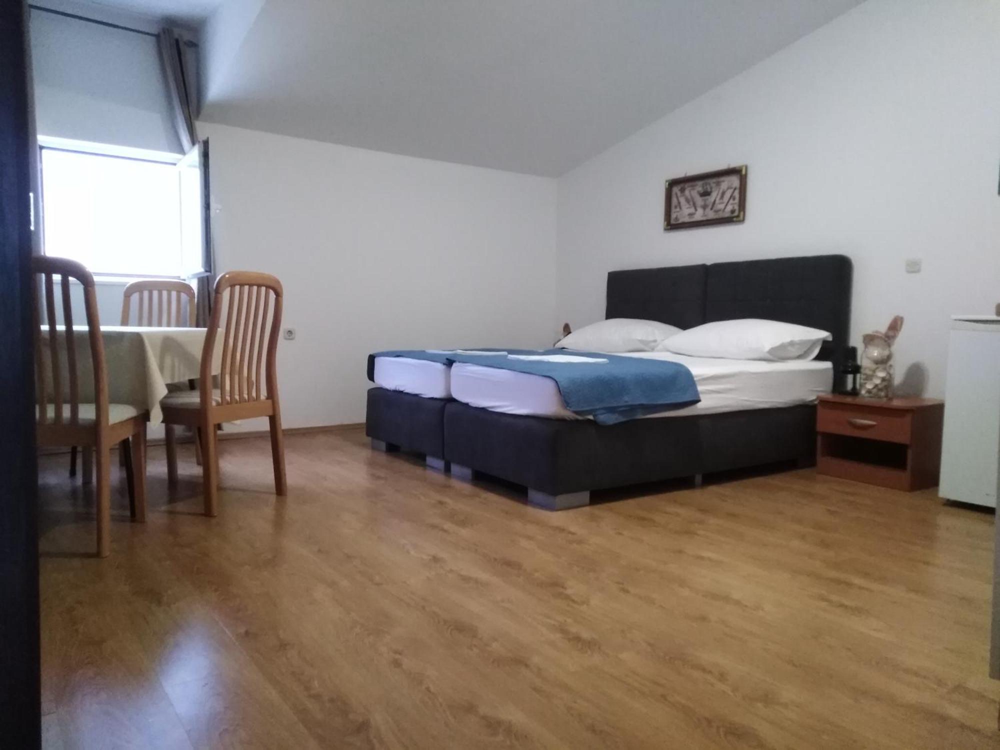 Tonino Apartments Паг Екстериор снимка