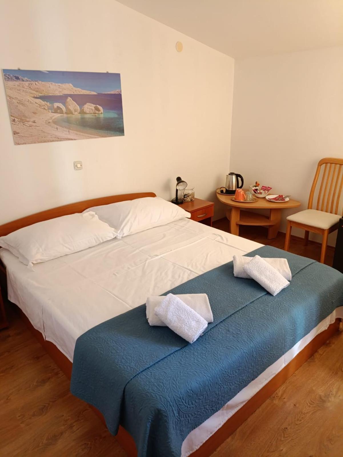 Tonino Apartments Паг Екстериор снимка