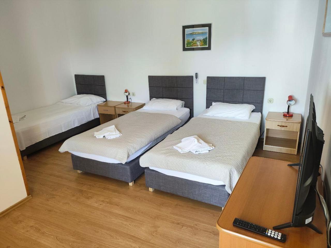 Tonino Apartments Паг Екстериор снимка